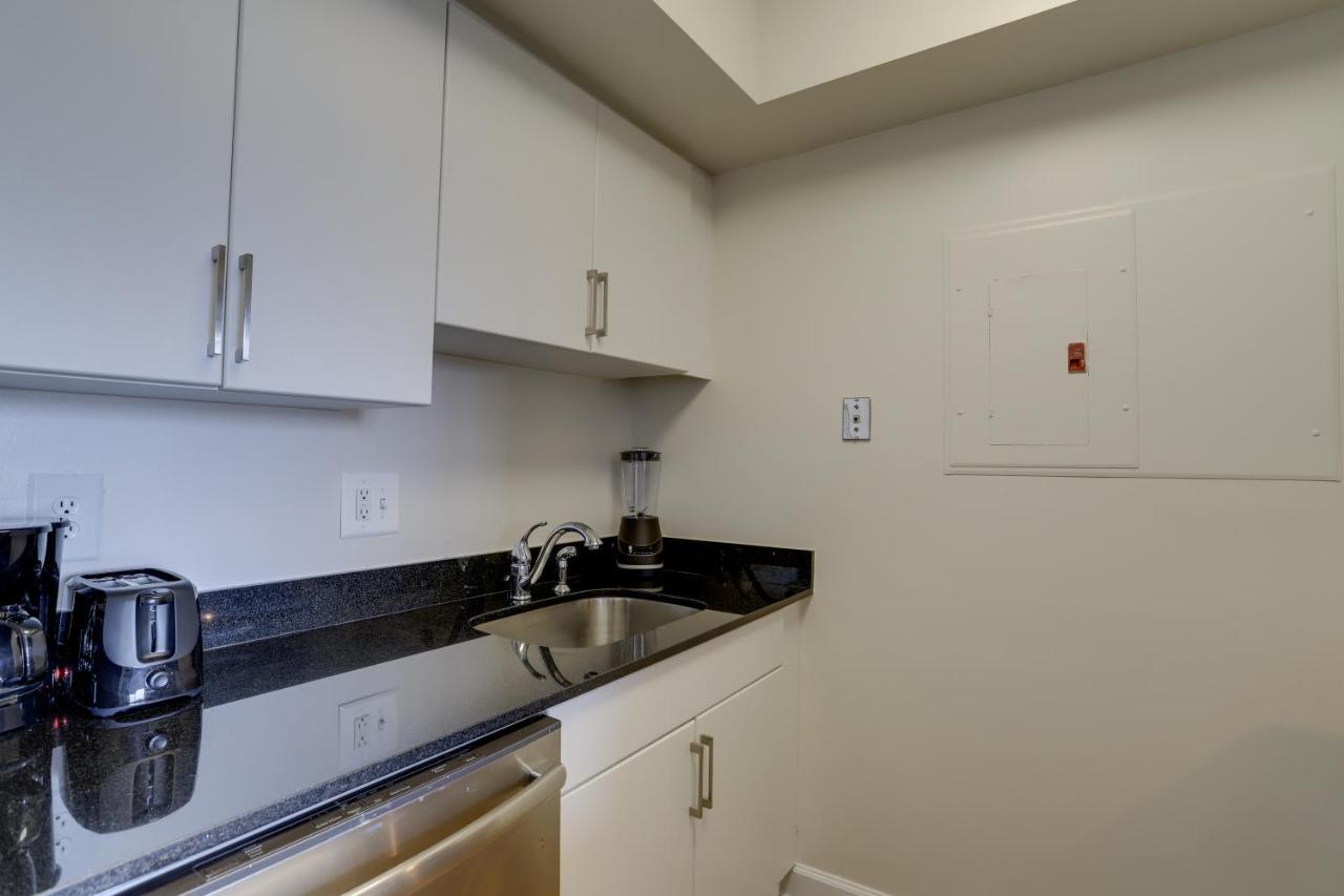 Stylish And Charming Apartment In Pentagon City Арлингтон Экстерьер фото